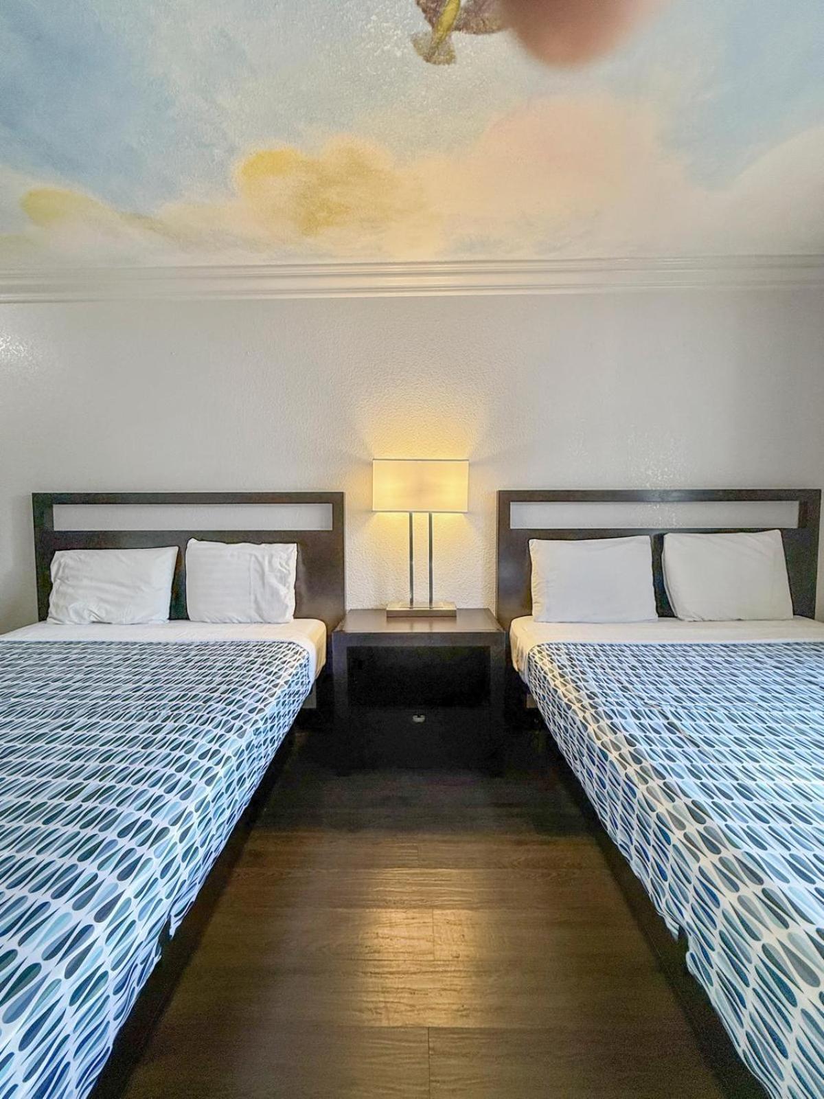 Super 7 Motel - Anaheim Packing District & Disneyland Экстерьер фото